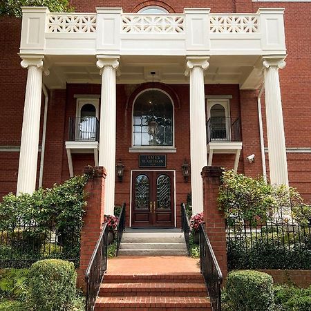 The James Madison Inn Экстерьер фото