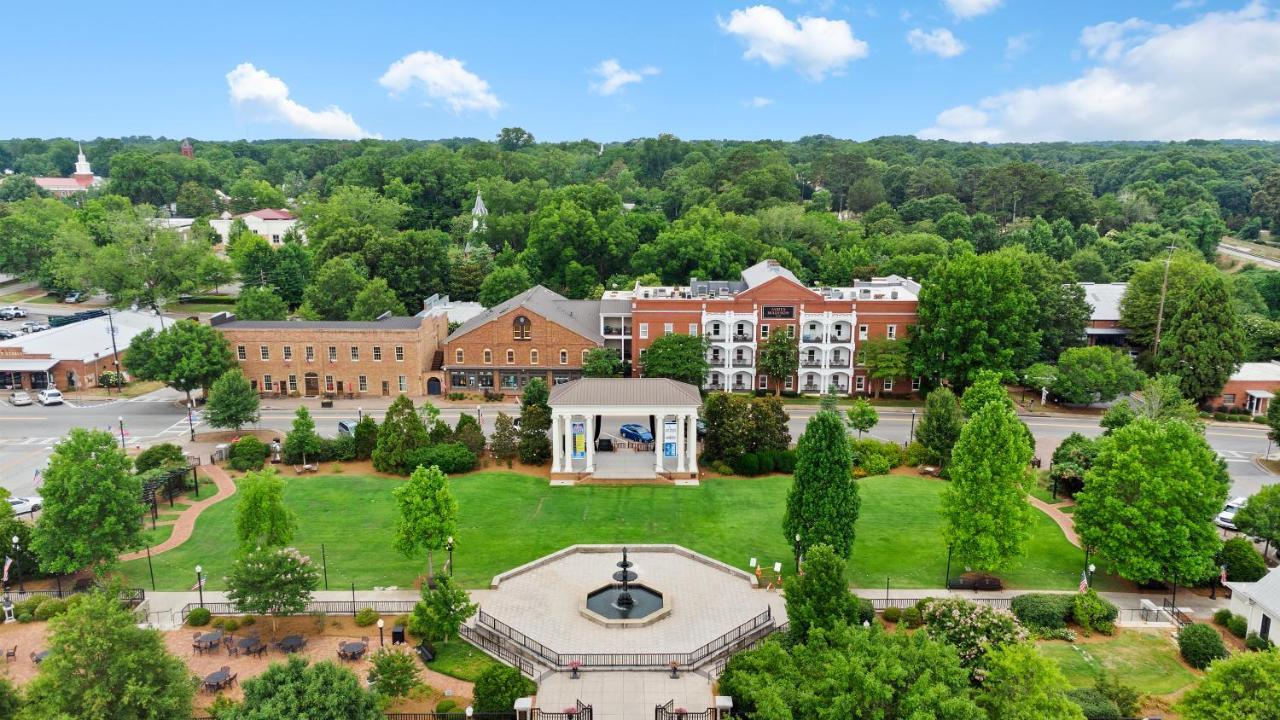 The James Madison Inn Экстерьер фото
