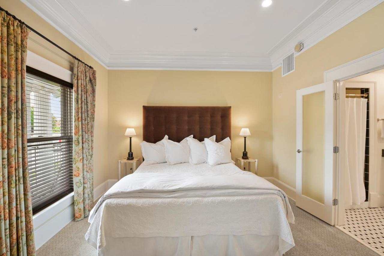 The James Madison Inn Экстерьер фото
