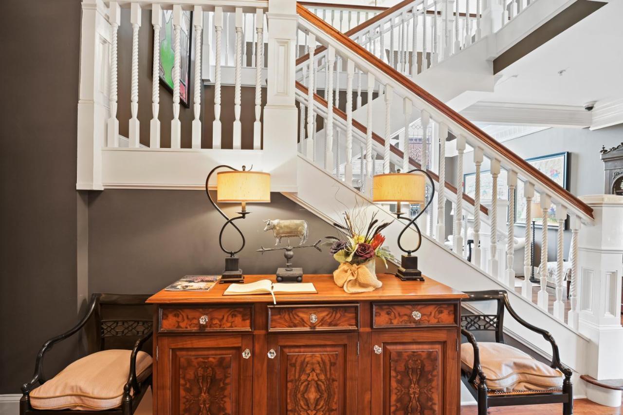 The James Madison Inn Экстерьер фото
