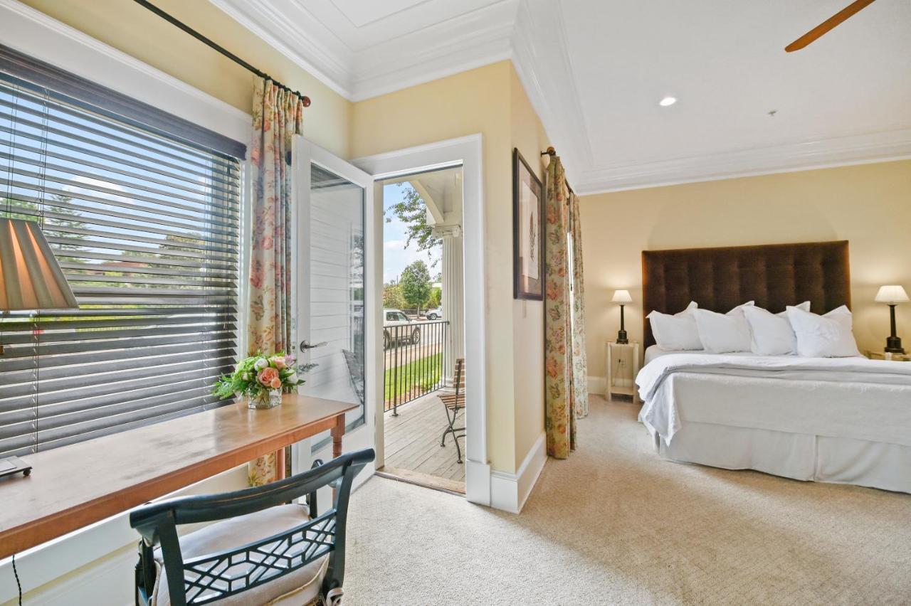 The James Madison Inn Экстерьер фото