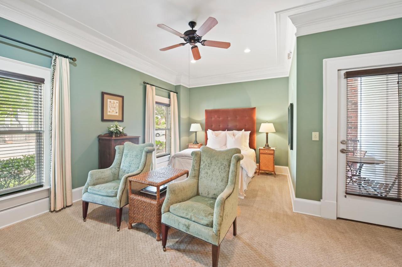 The James Madison Inn Экстерьер фото