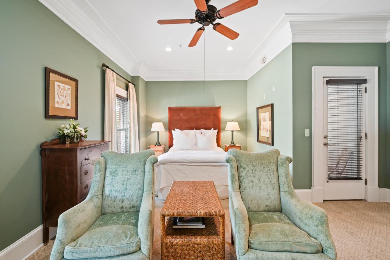 The James Madison Inn Экстерьер фото