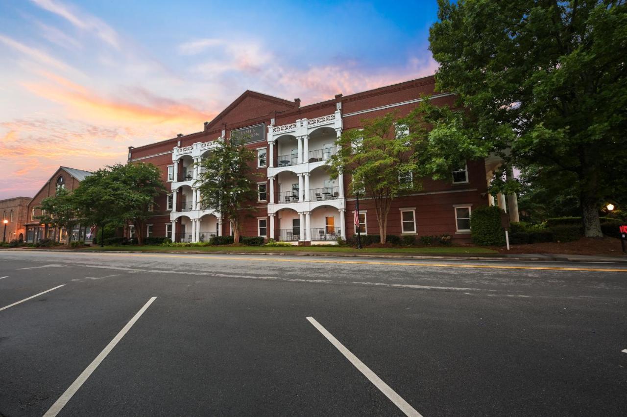 The James Madison Inn Экстерьер фото
