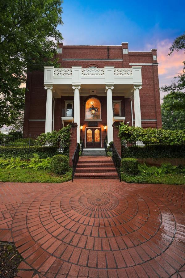 The James Madison Inn Экстерьер фото