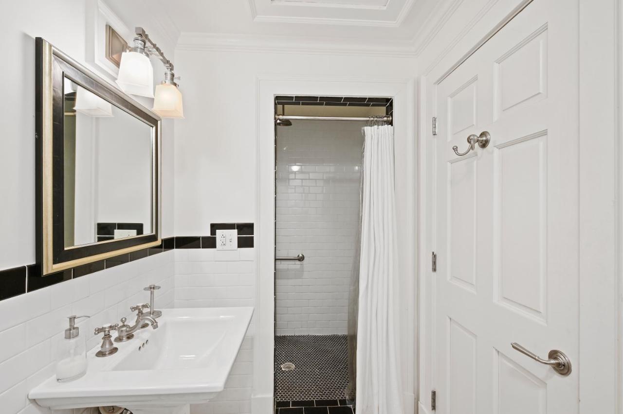 The James Madison Inn Экстерьер фото