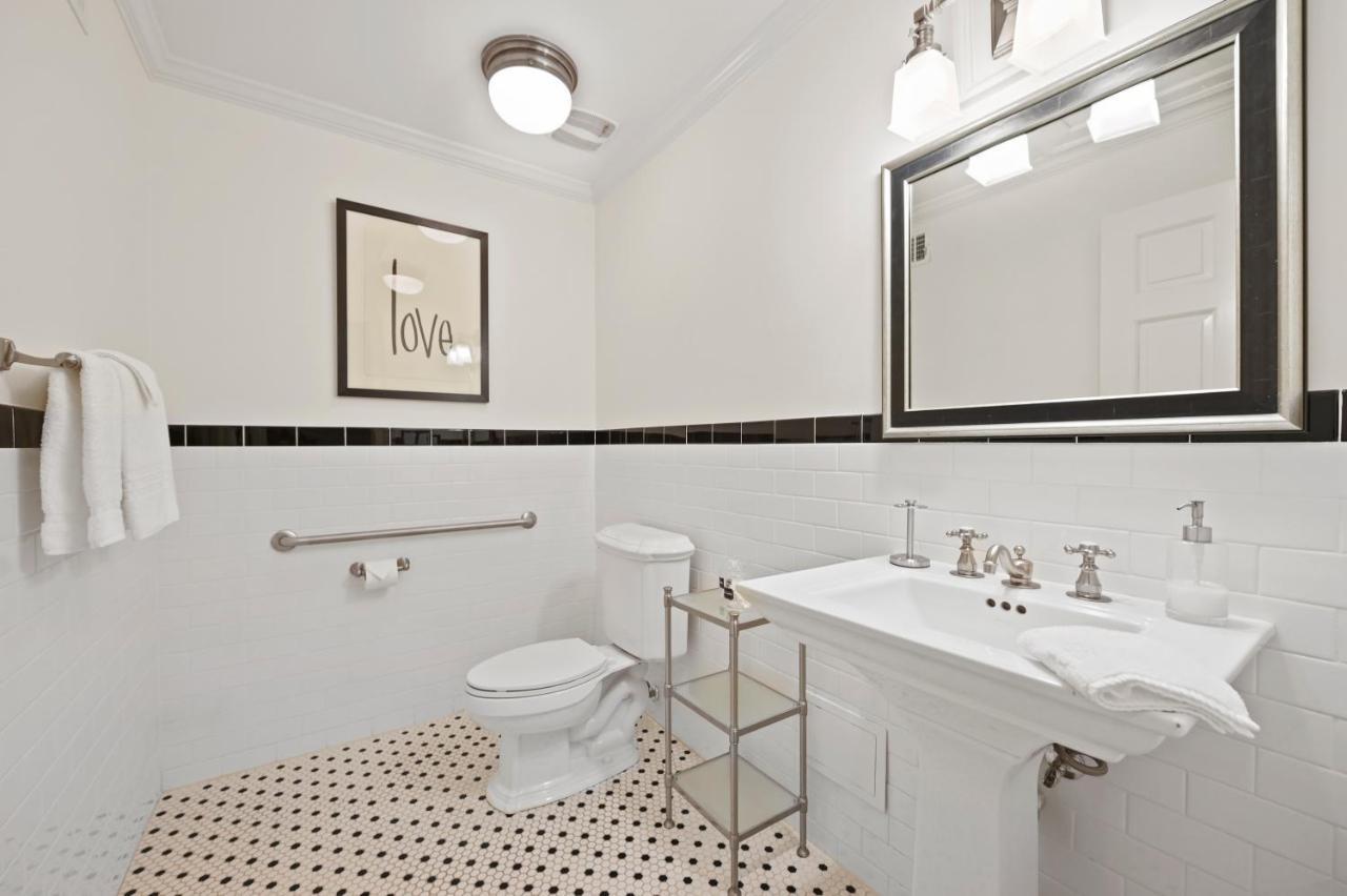 The James Madison Inn Экстерьер фото