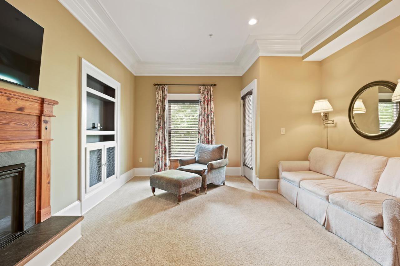 The James Madison Inn Экстерьер фото