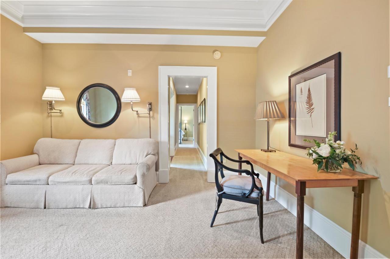 The James Madison Inn Экстерьер фото